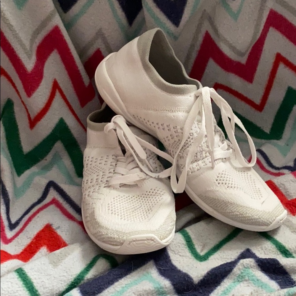 Cheer shoes gently used